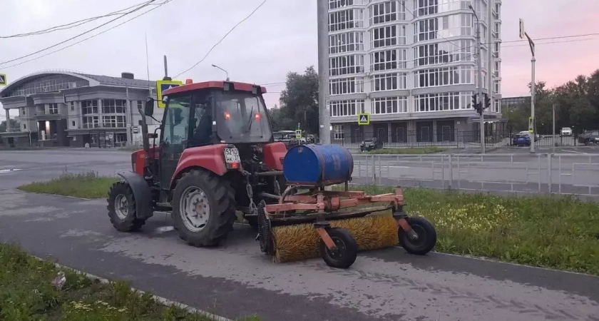 12 дорожных машин убирали улицы Иванова в ночь на 3 октября