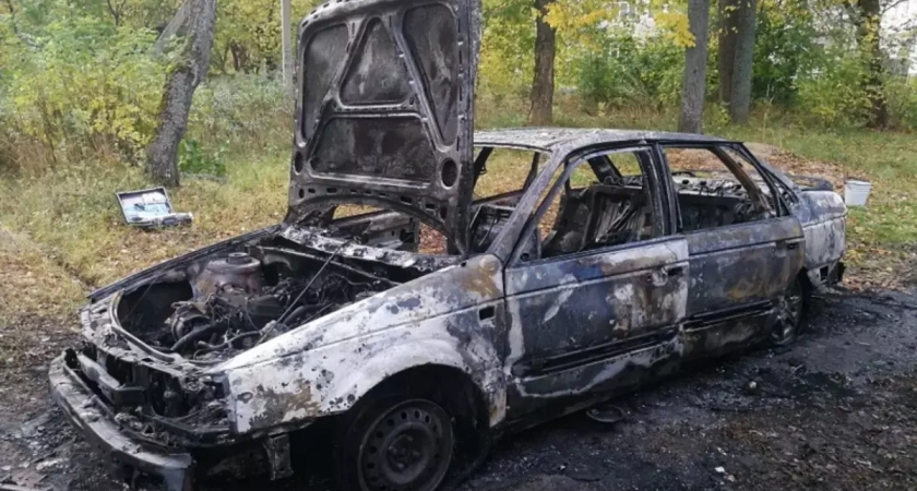 В Фурманове угонщики оттолкали незапертую иномарку и сожгли при попытке завести