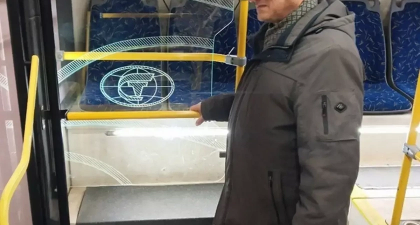 В ивановском троллейбусе водитель попросил оплатить проезд собаку-проводника