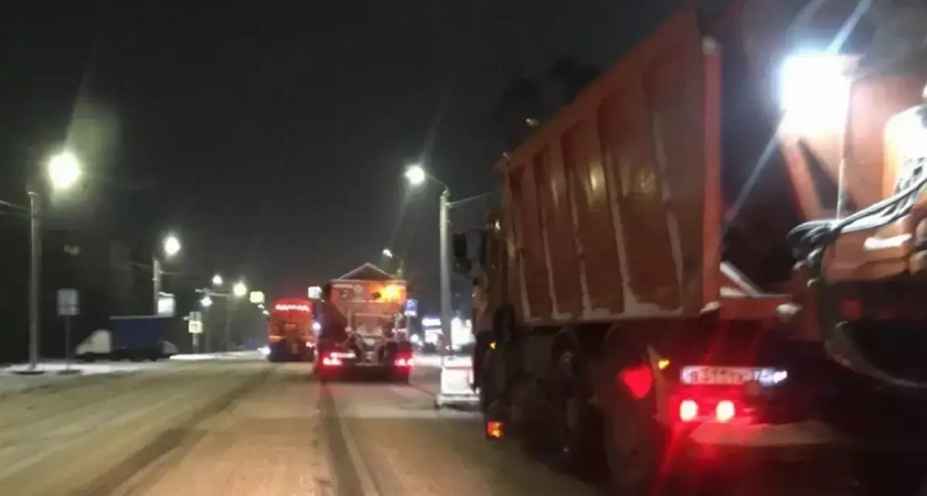 В Иванове ночью последствия снегопада устраняли 33 единицы спецтехники
