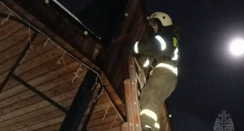 В Фурманове из-за новогодней гирлянды загорелась беседка на Советской улице