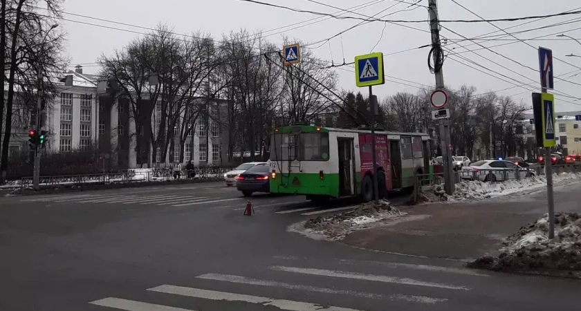 В Иванове водитель троллейбуса насмерть сбил женщину на пешеходном переходе