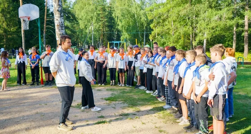 Более 10 000 заявлений на летние лагеря поступило в соцзащиту в первый день приема