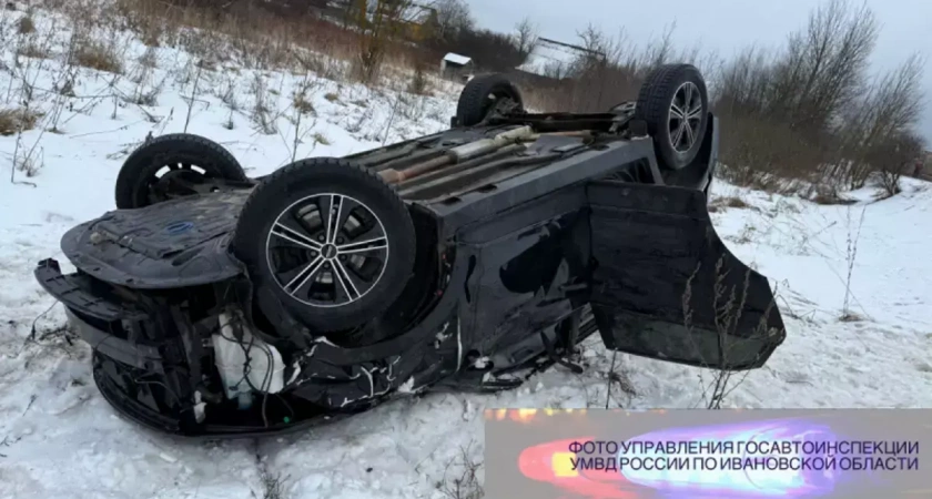 В Ивановской области Hyundai Creta при обгоне вылетел в кювет и перевернулся