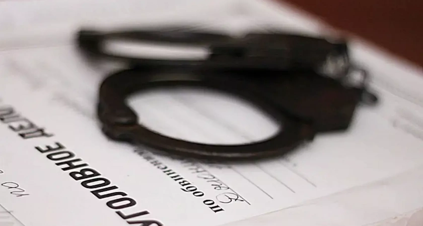 Кинешемский суд заключил под стражу полицейского, обвиняемого в мошенничестве с банковской картой участника СВО