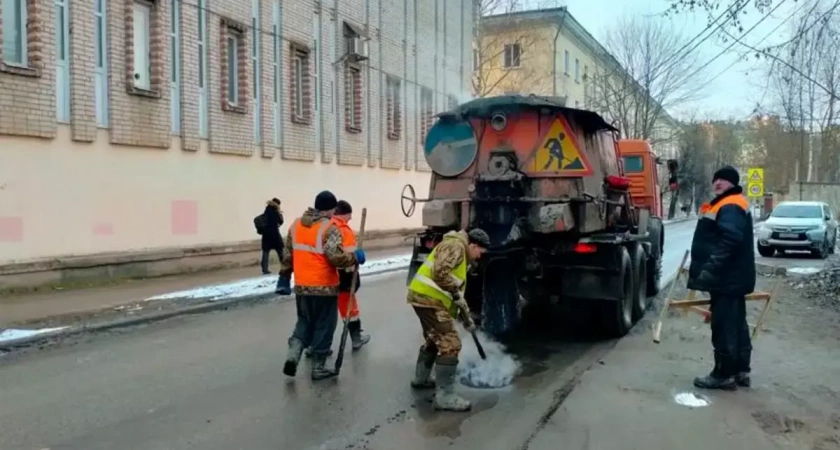 В Иванове дорожники залатают дыры в асфальте на шести улицах