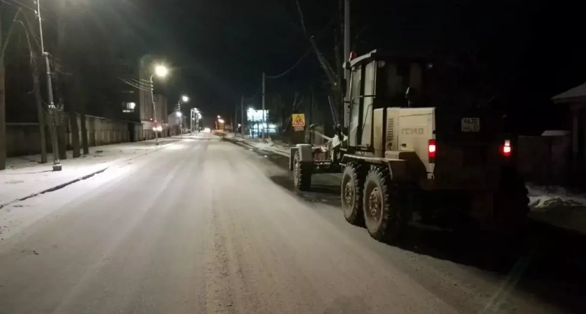 Ивановцы жалуются на огромные и грязные кучи снега в центре города