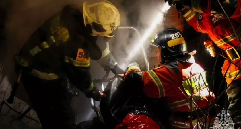 В Иванове сотрудники МЧС применили дымосос на пожаре в здании на улице Поляковой