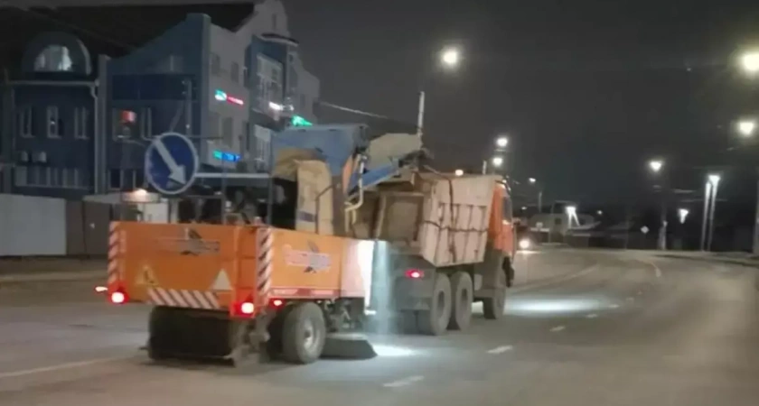 В Иванове на борьбу с мартовской гололедицей вышли 42 дорожных рабочих