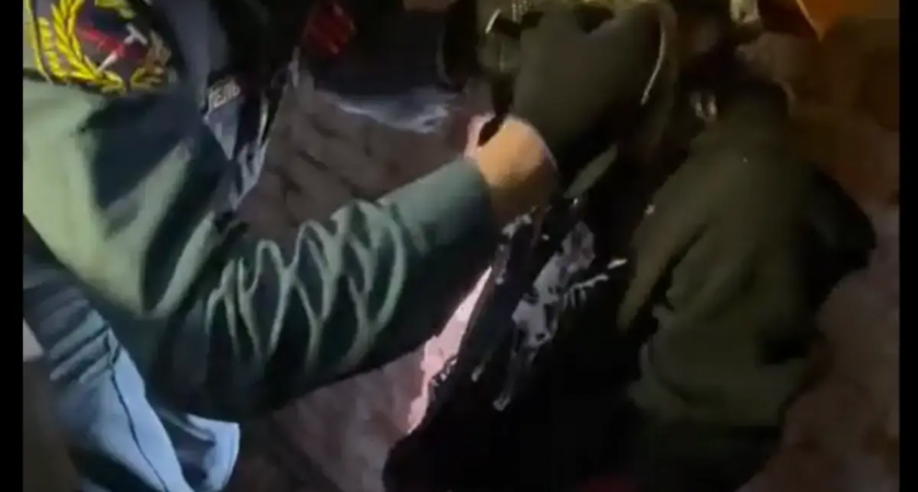 Подростки застряли на крыше заброшенного предприятия, девочка получила травму