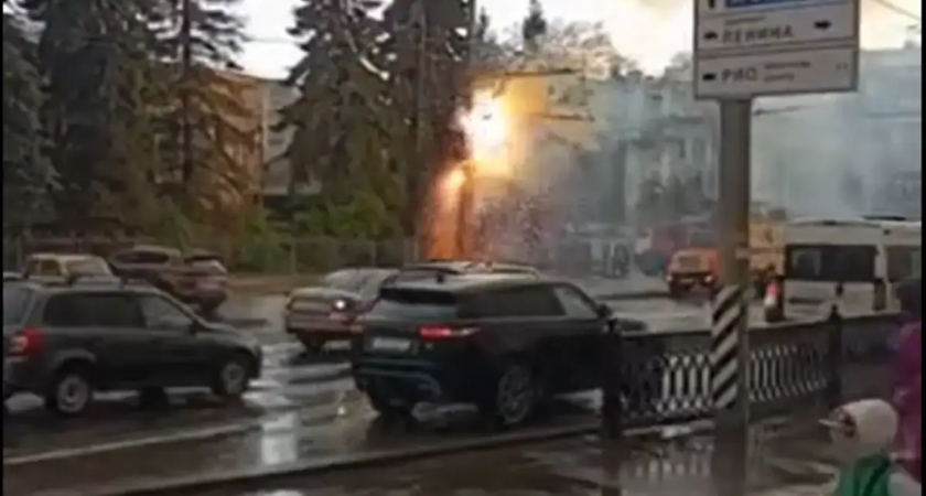В Иванове молния ударила в столб и вызвала возгорание