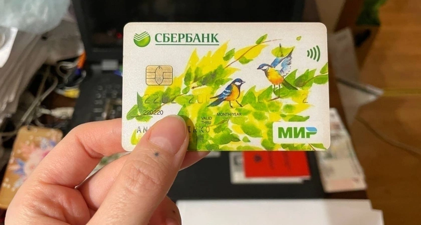 Владельцам карты Мир установили срок до конца мая. После этого время истечет