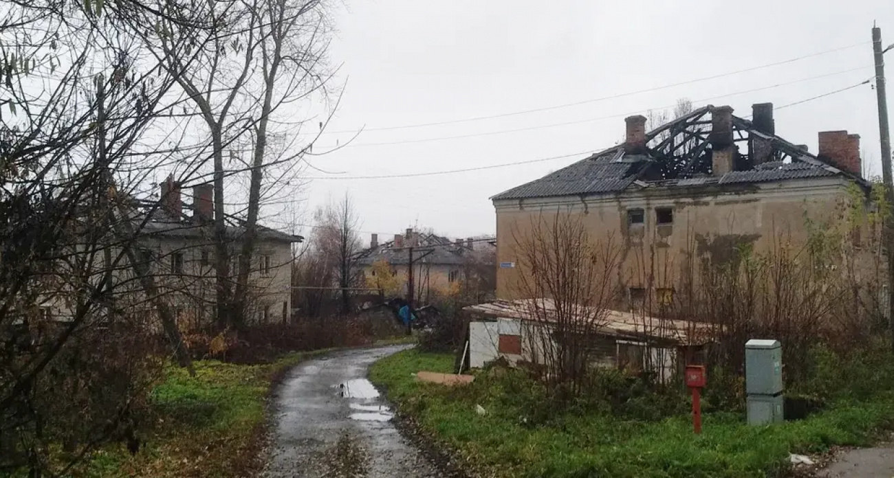 Прокуратура требует ограничить доступ к расселенным домам в Родниках из-за поджогов