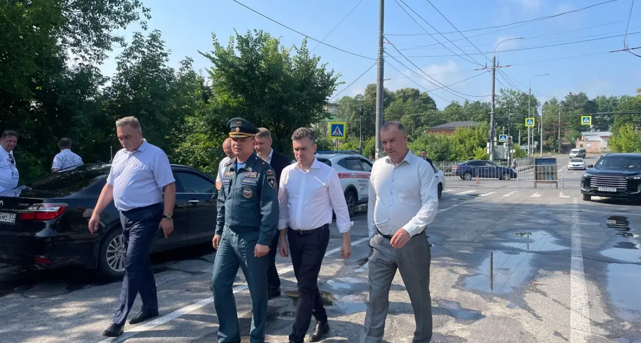 Губернатор лично выехал восстанавливать подмытый ливнем мост в Кохме