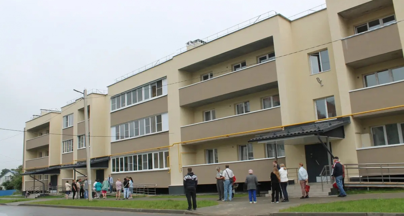 В новом доме для переселенцев протечки могут продолжаться несколько лет из-за зимнего строительства