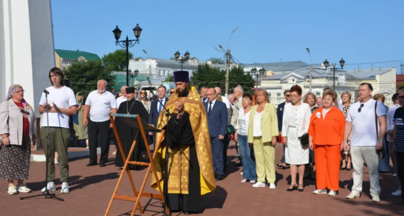На площади Революции наградили ивановцев, сражающихся против нацистов в зоне СВО