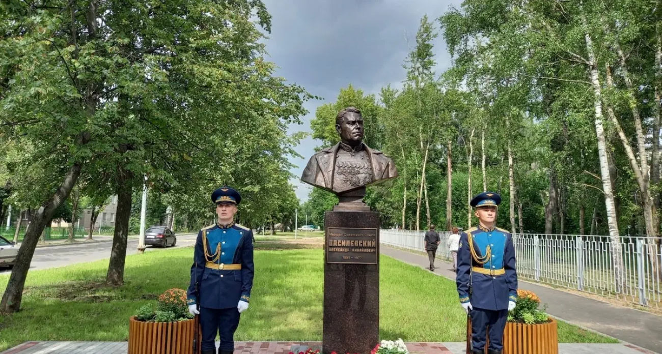 В Иванове открыли памятник Маршалу Василевскому в присутствии его внучки в год 130-летия полководца