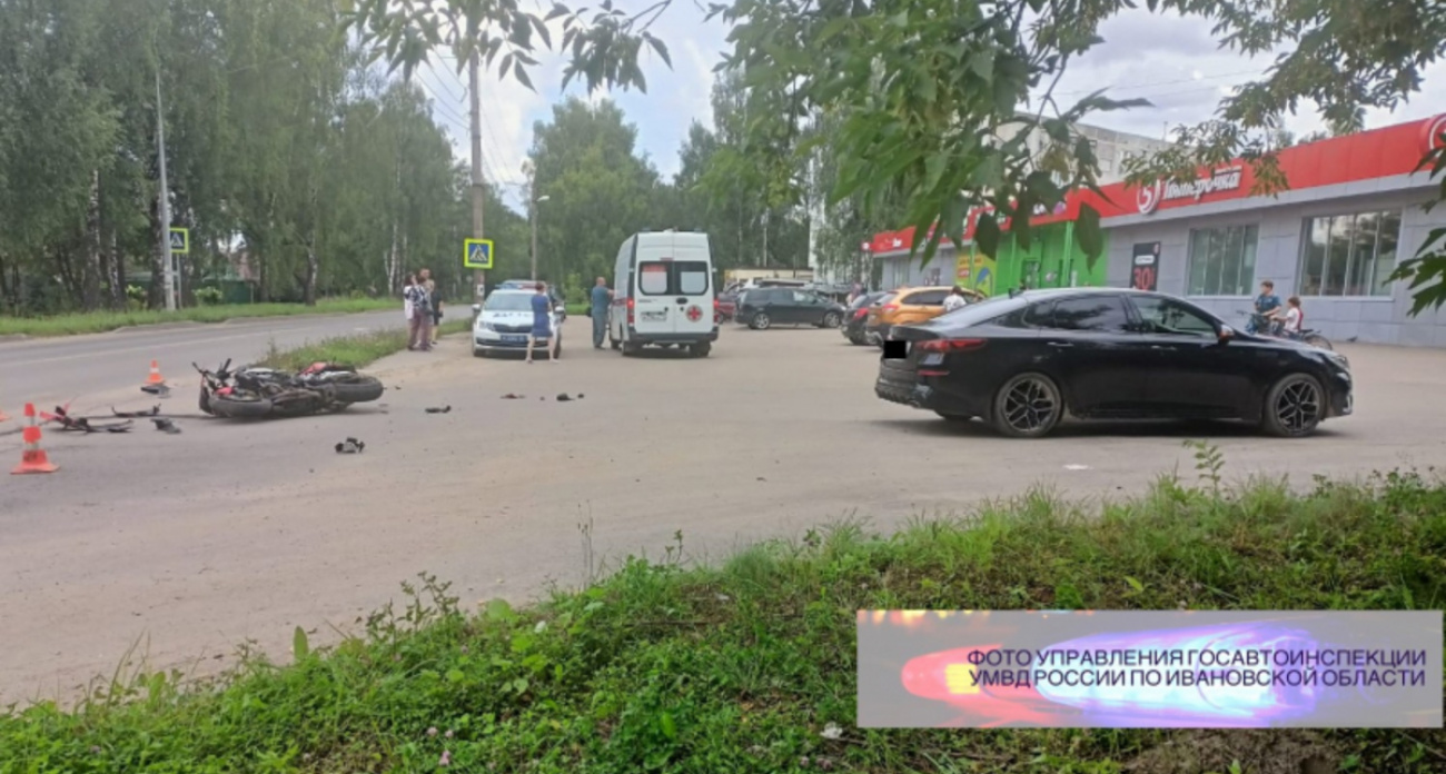 Лишенный прав пьяный мотоциклист на Honda врезался в Kia при обгоне в Кинешме