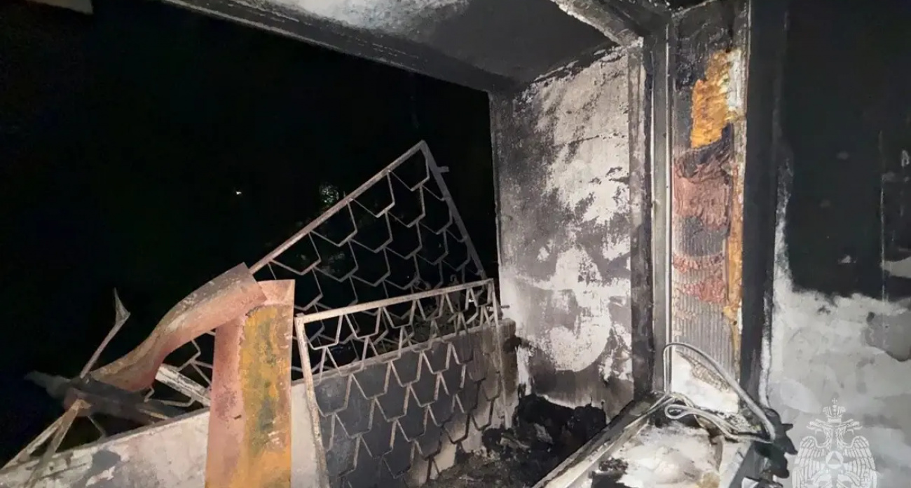 Поджог на балконе десятиэтажки в Иванове: спасатели эвакуировали 20 жильцов из горящего подъезда