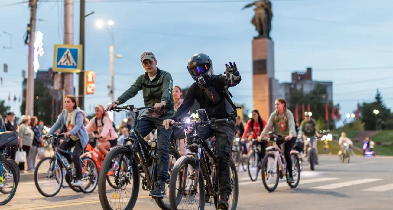 4000 велосипедистов проехали "Дорогами города тыла" в Иванове и воссоздали легендарный "матч смерти"