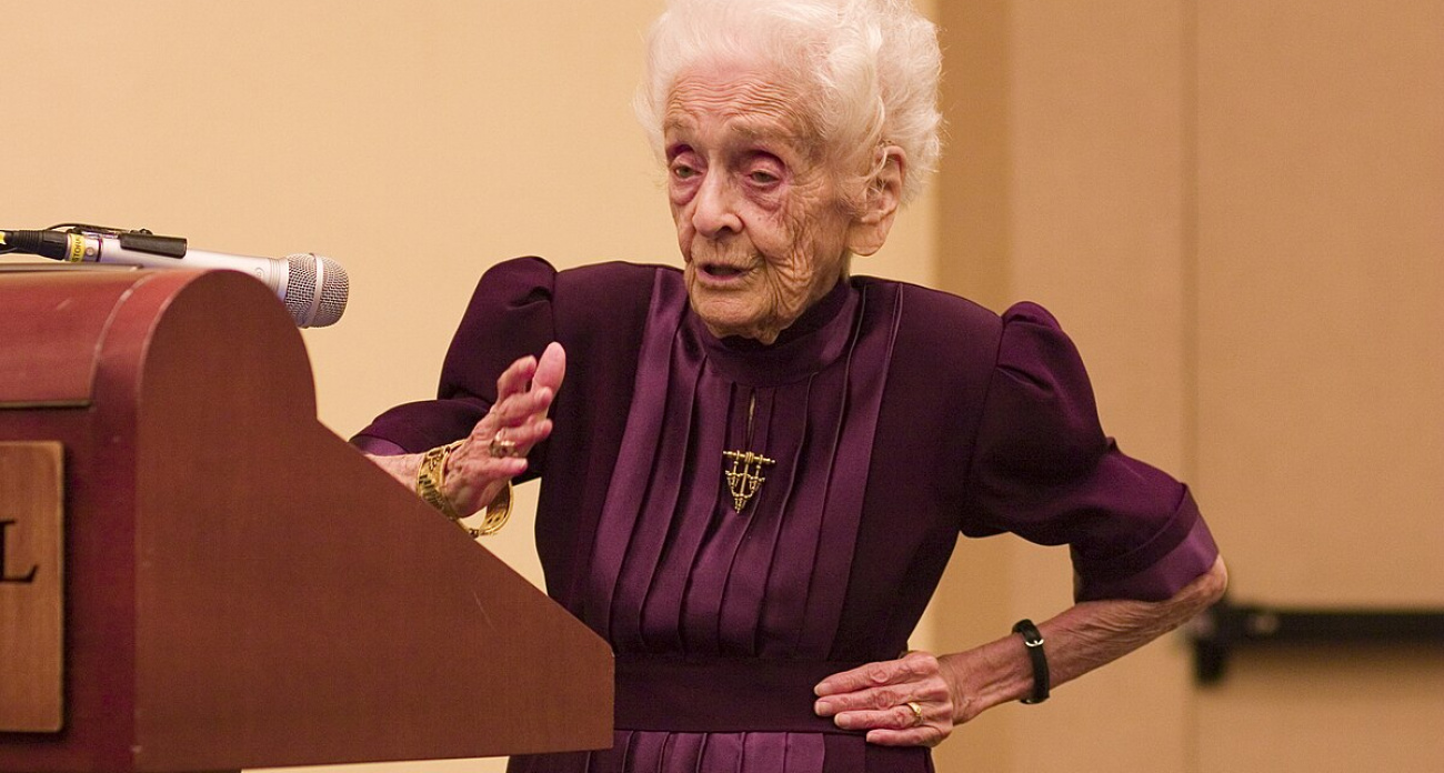 Секрет долголетия от 104-летней учёной Риты Леви: как жить без еды, мужа и сожалений