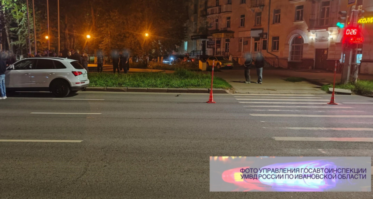 20-летний водитель Audi Q5 сбил велосипедистку на переходе у памятника "Нормандия-Неман" в 21:28