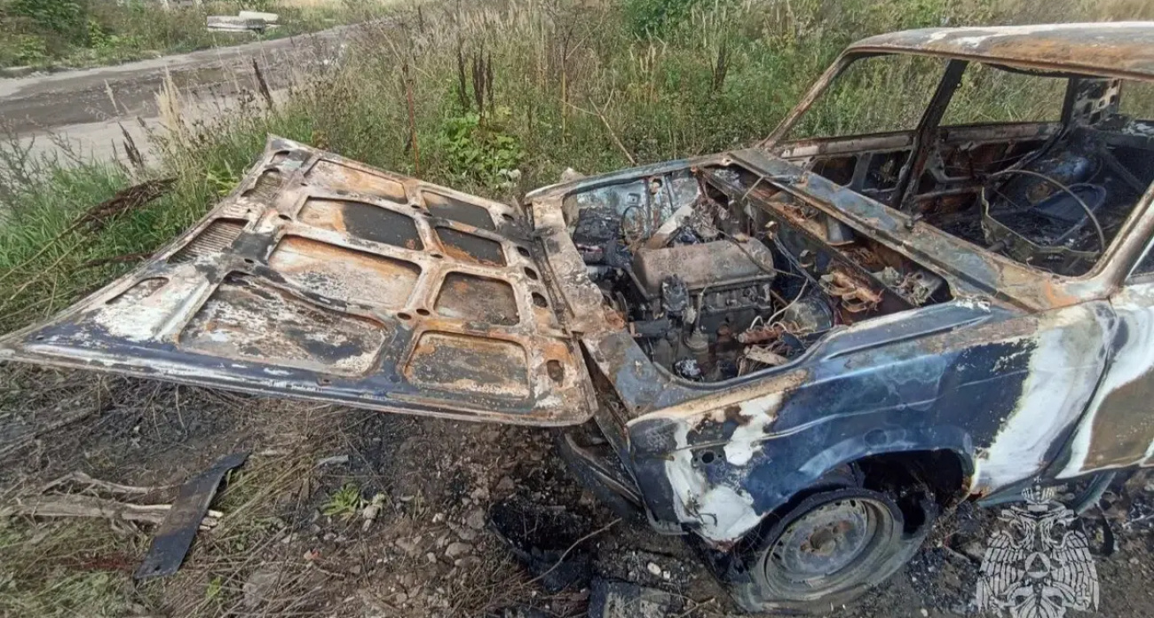 В Иванове неизвестные поджигатели сожгли дотла ВАЗ-2107 ночью на Станкостроителей