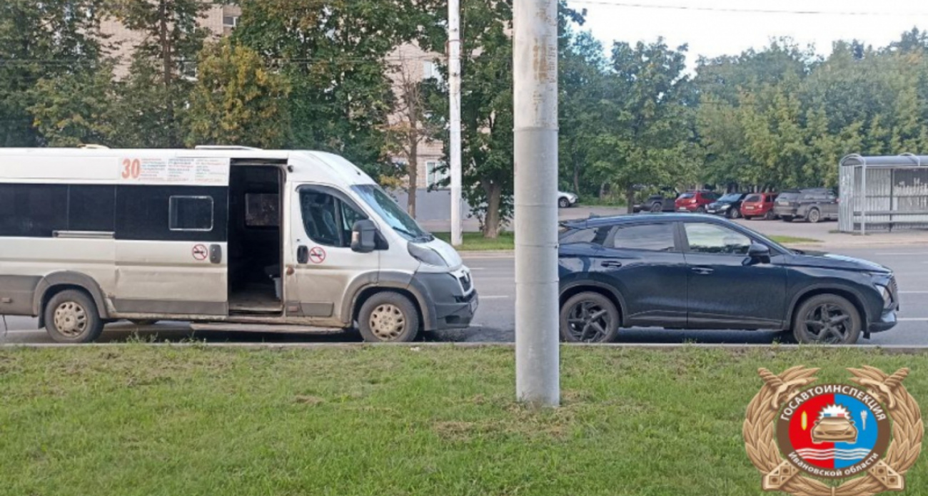 Маршрутка врезалась в китайский кроссовер в Иванове: пострадали две пенсионерки и 8-летняя девочка