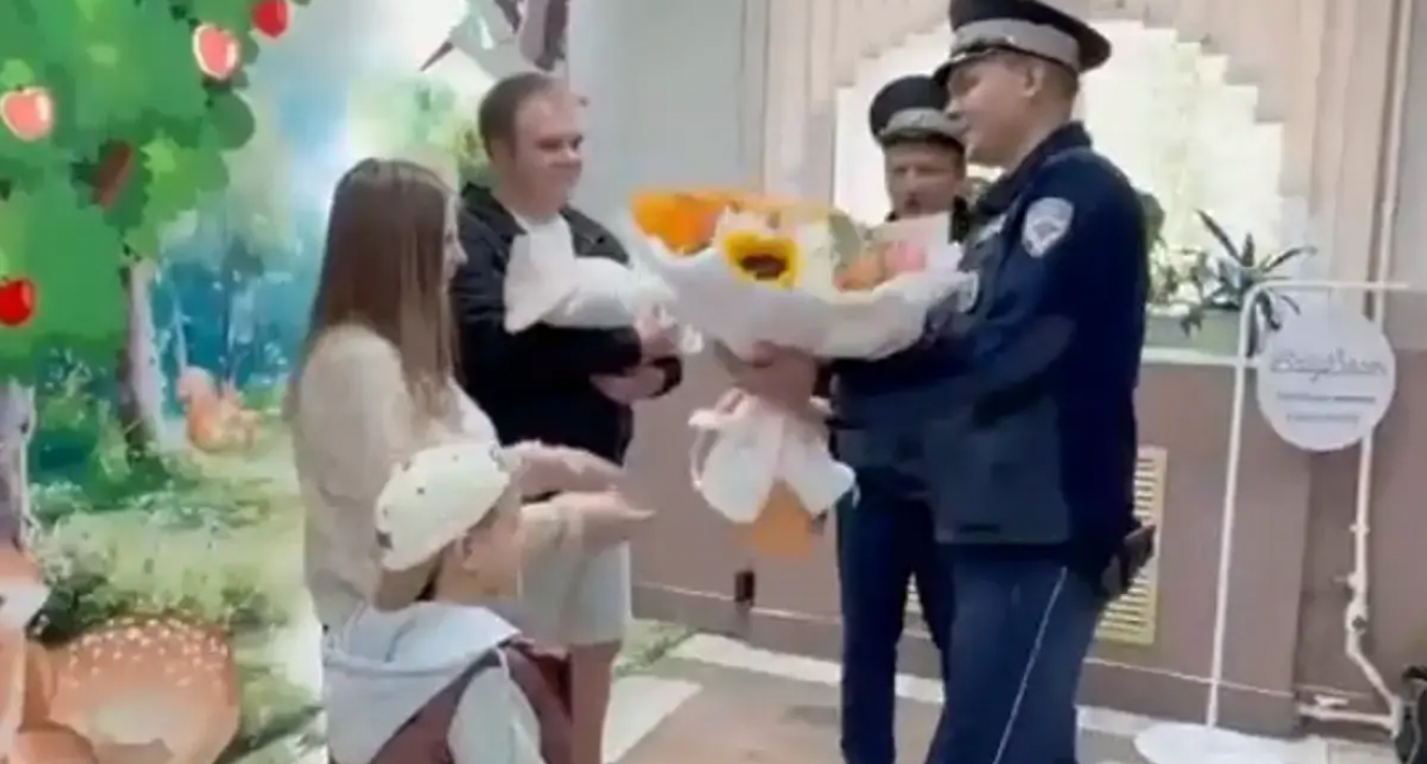 "Роды начались по дороге": автоинспекторы ДПС экстренно сопроводили семью из Приволжска - родился сын