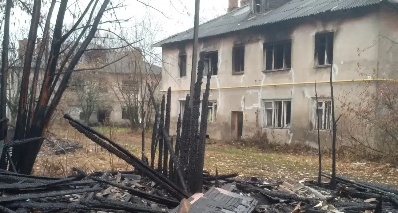 В Родниках снесли 10 домов-развалюх на улице Рабочая после года игнорирования судебного решения