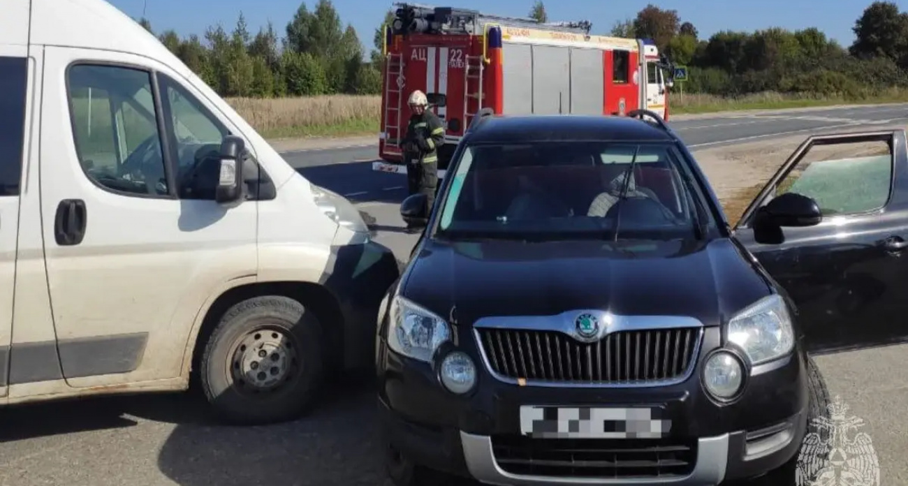 54-летняя пассажирка Škoda госпитализирована после жёсткого столкновения с микроавтобусом на трассе Иваново — Нижний Новгород