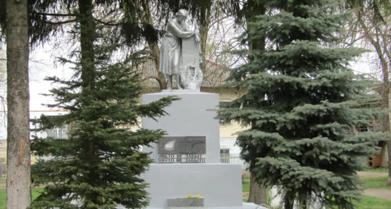 Подростки станцевали под мат у памятника погибшим воинам: прокуратура начала проверку