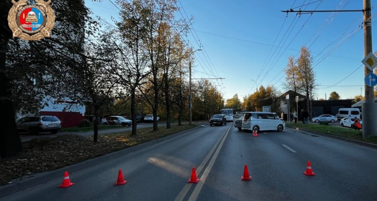 Водитель Chery проигнорировал запрет поворота и протаранил три машины в Иванове