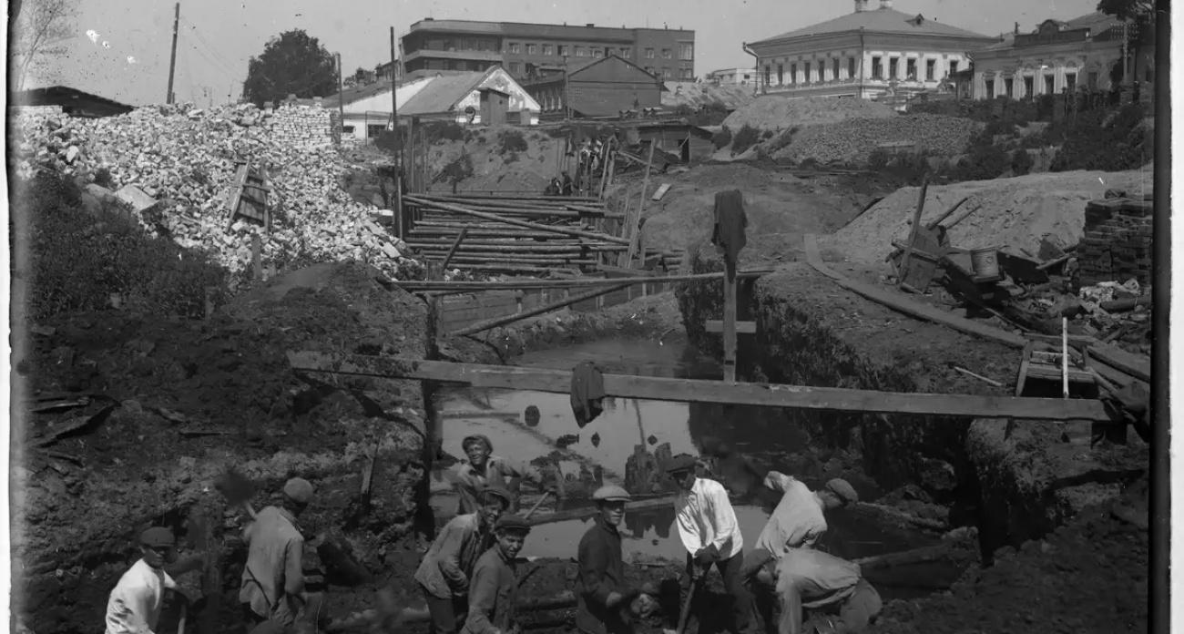 Где убили главного революционера и прятали типографские шрифты: фотограф раскроет тайны красного Иванова
