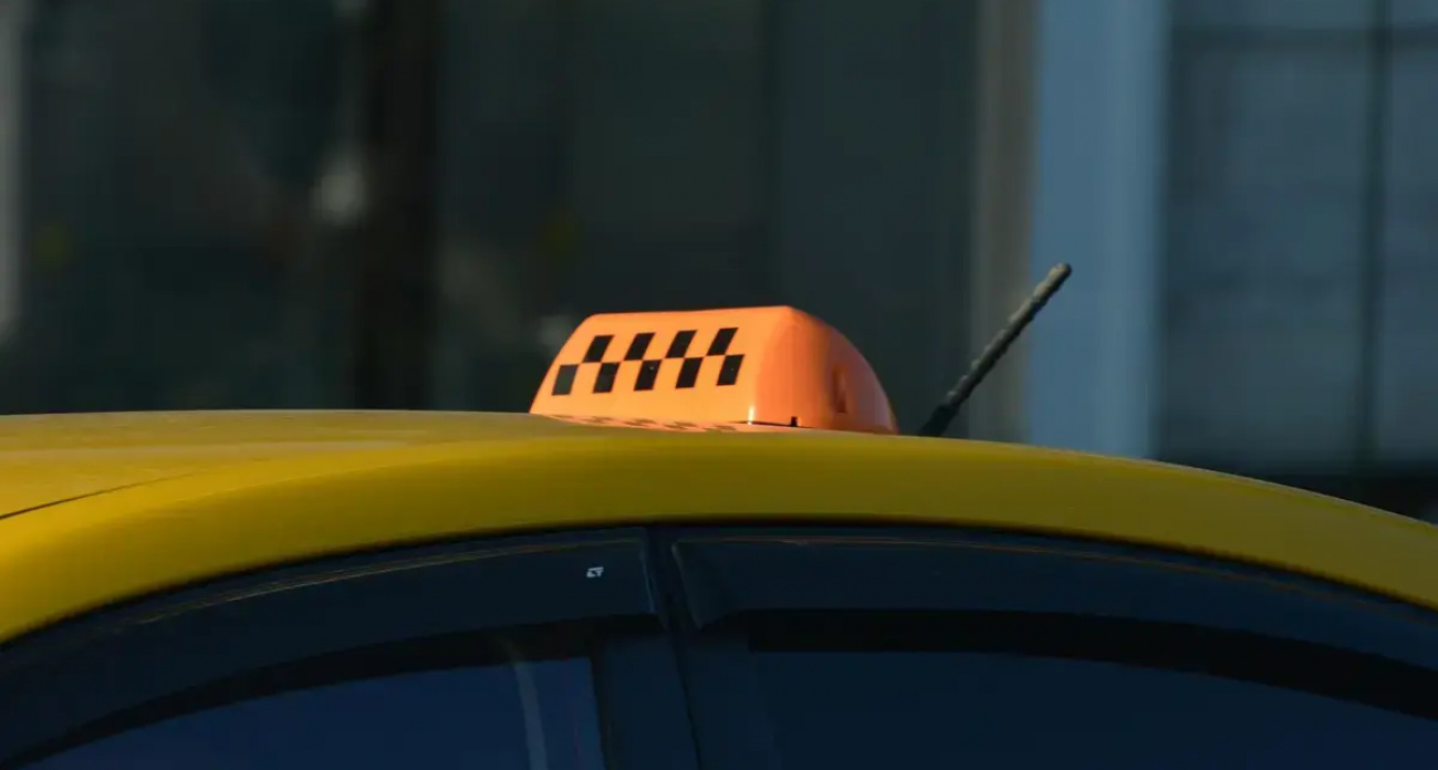 СК проверяет избиение девушки таксистом из-за низкой оценки в приложении