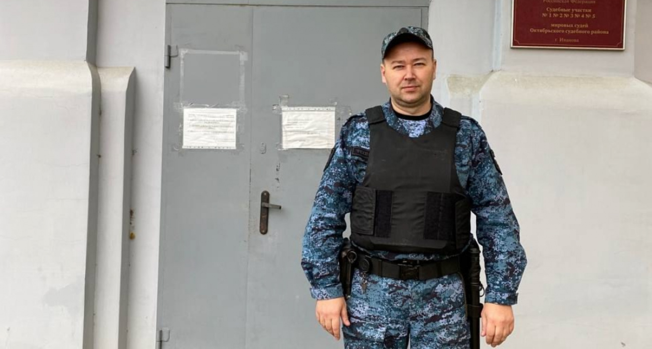 Пристав спас 37-летнего ивановца, который упал с кровью изо рта прямо в зале суда