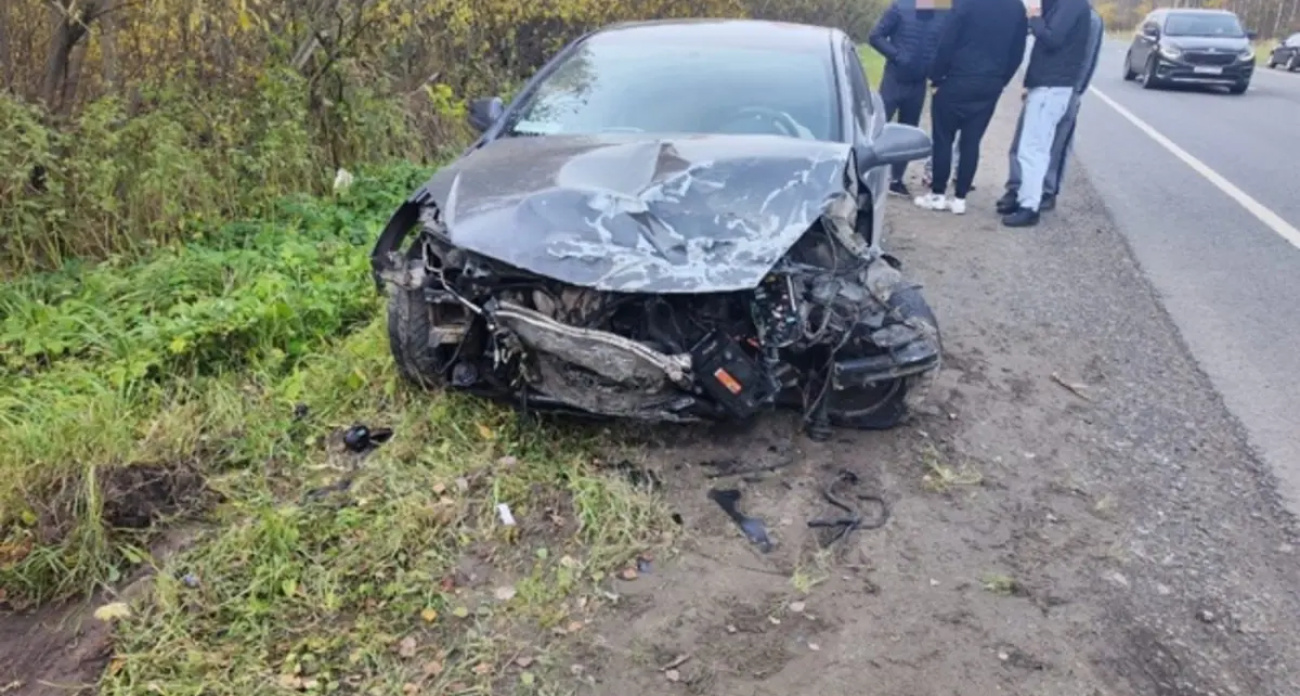 Трое пострадавших в тройном ДТП на 49-м км трассы: 23-летний водитель протаранил два авто при обгоне