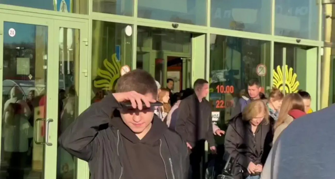 Видео: 970 человек за минуты покинули ТРК "Ясень" в Иванове из-за пожарной тревоги