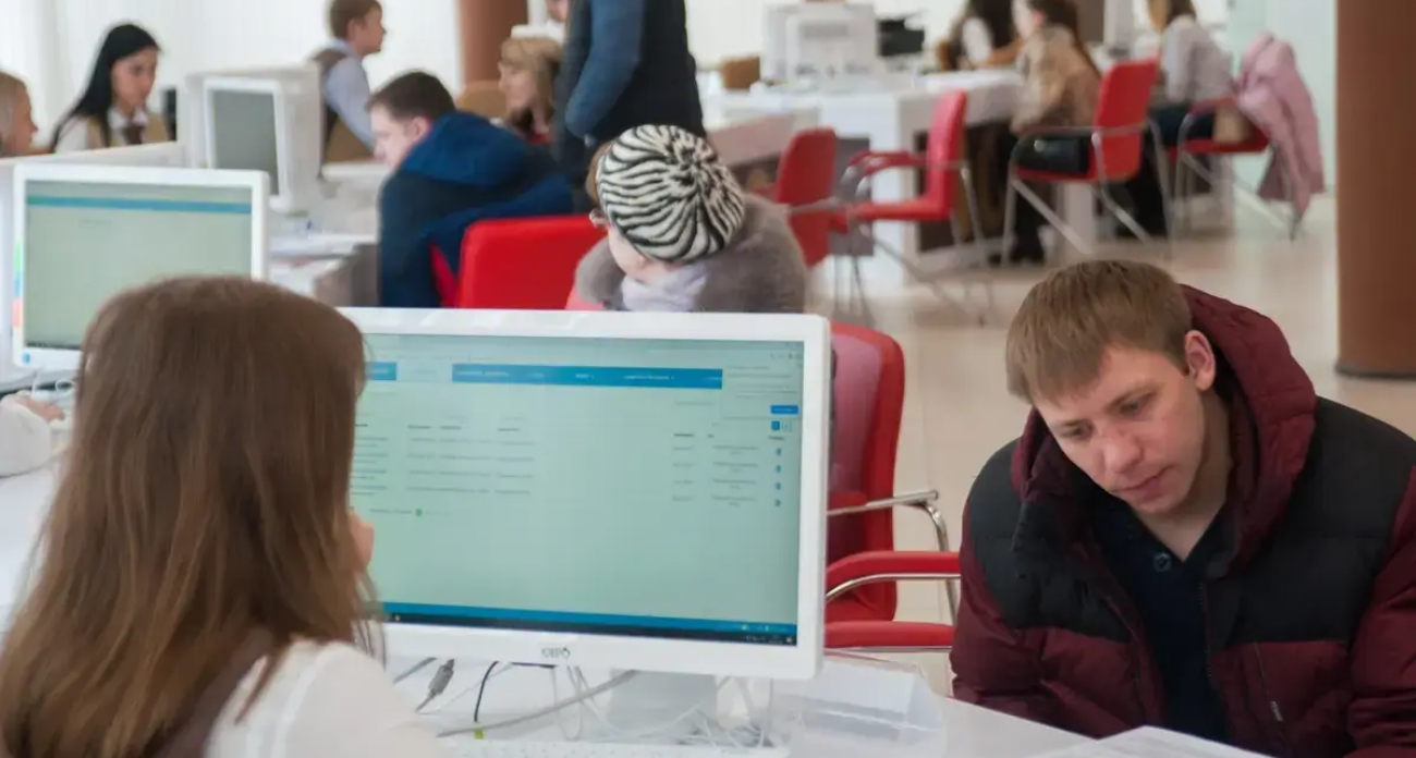 Забудьте про очереди: ивановцы могут записаться в МФЦ через бот за 3 минуты