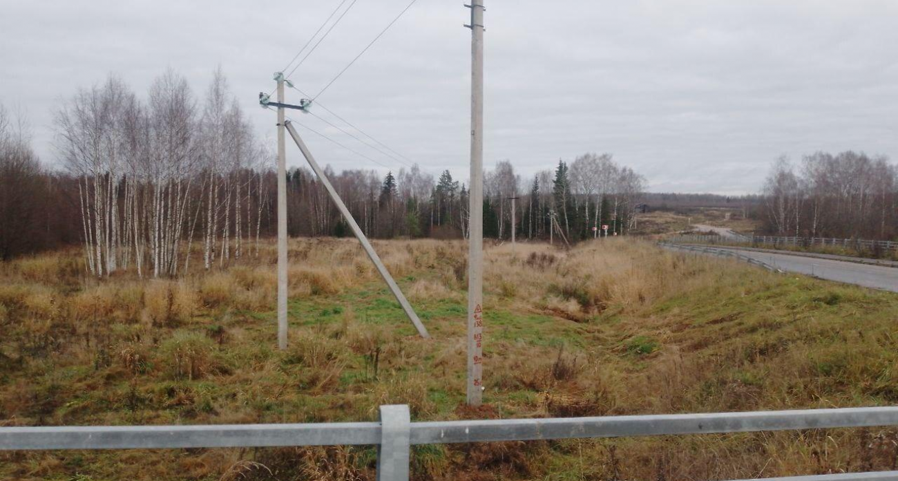 Деревня, полностью выгоревшая в 2000-х, получила свет спустя 20 лет: построили 2,5 км линий