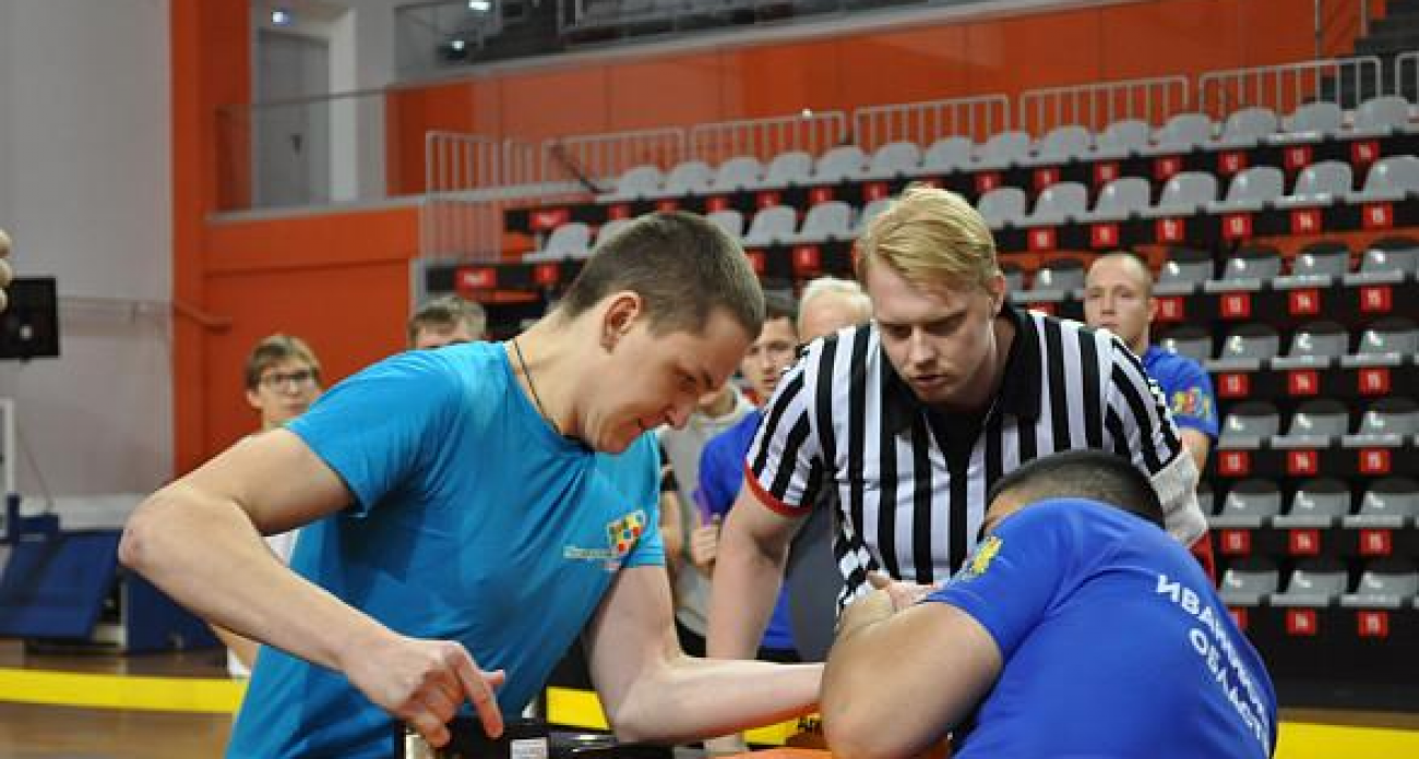 Ивановская спортшкола № 5 обошла соперников из пяти областей на первенстве по армрестлингу