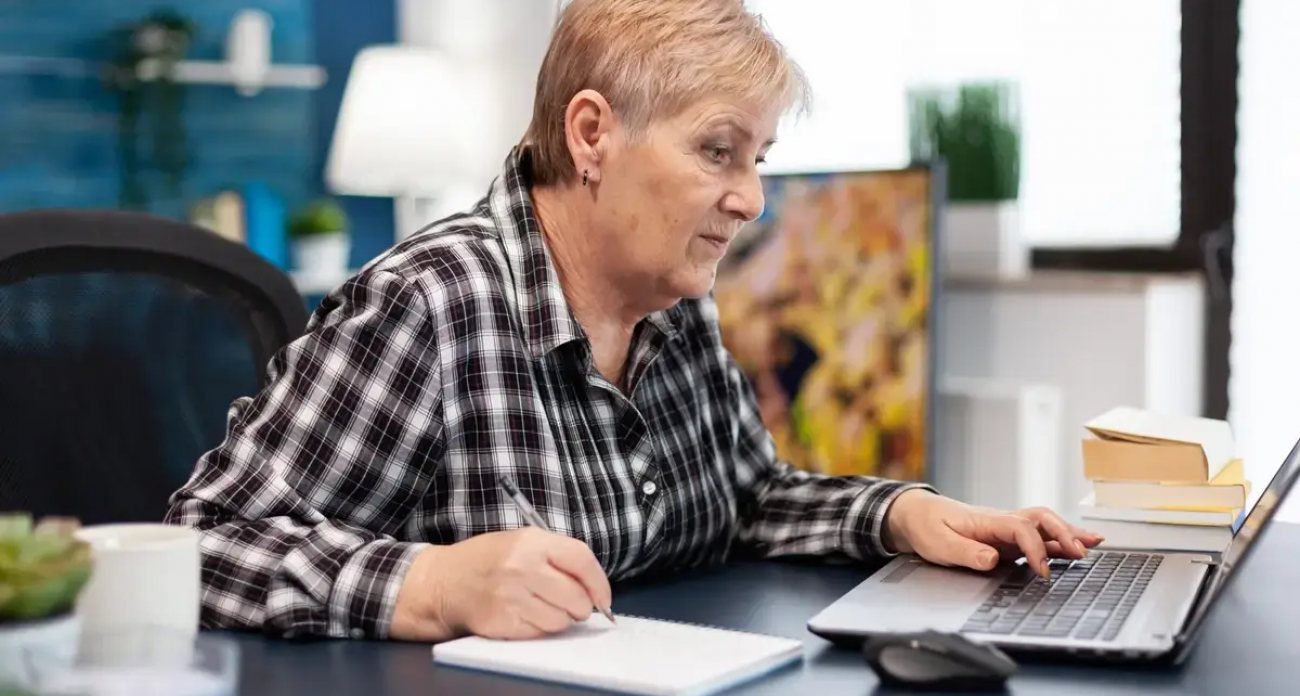 600 учителей за год: ивановские педагоги массово перешли на аттестацию через Госуслуги