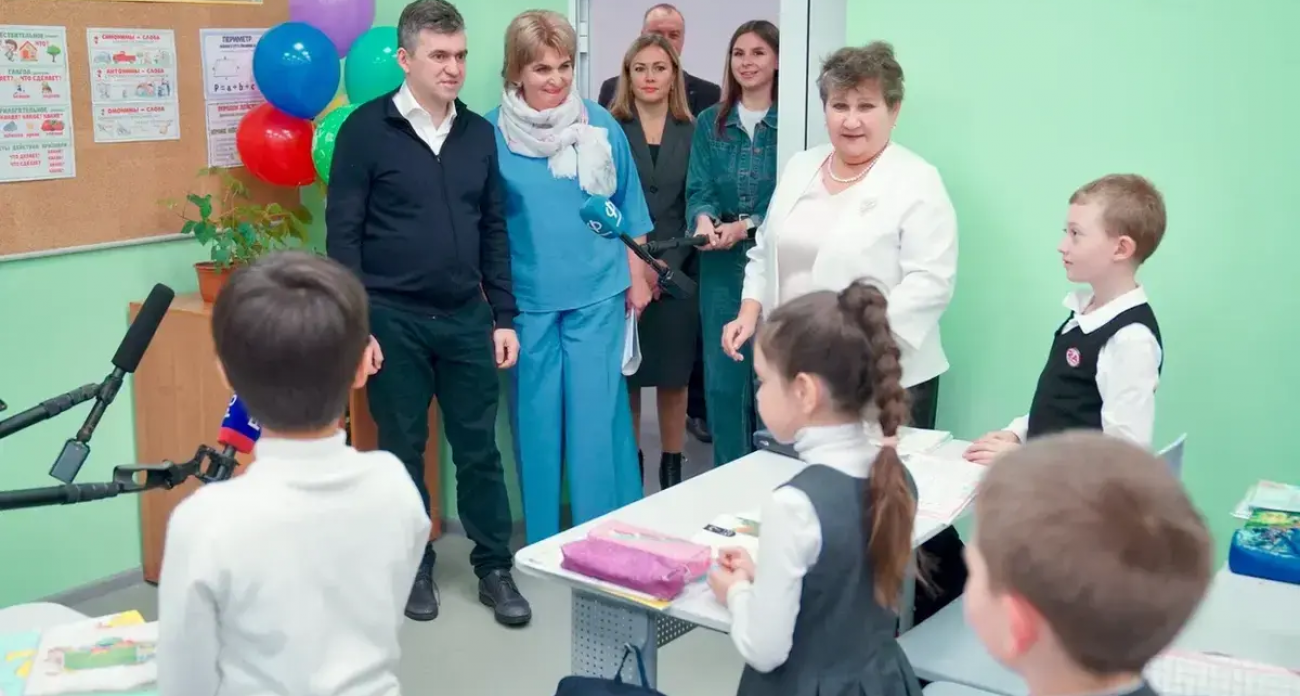 Школа №10 в Фурманове открылась после ремонта: глава региона нашёл недоделки