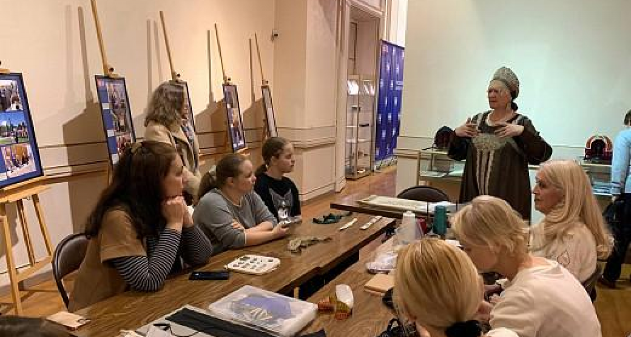 В Париже показали редкие фото Тарковских и палехскую миниатюру в честь 800-летия Юрьевца