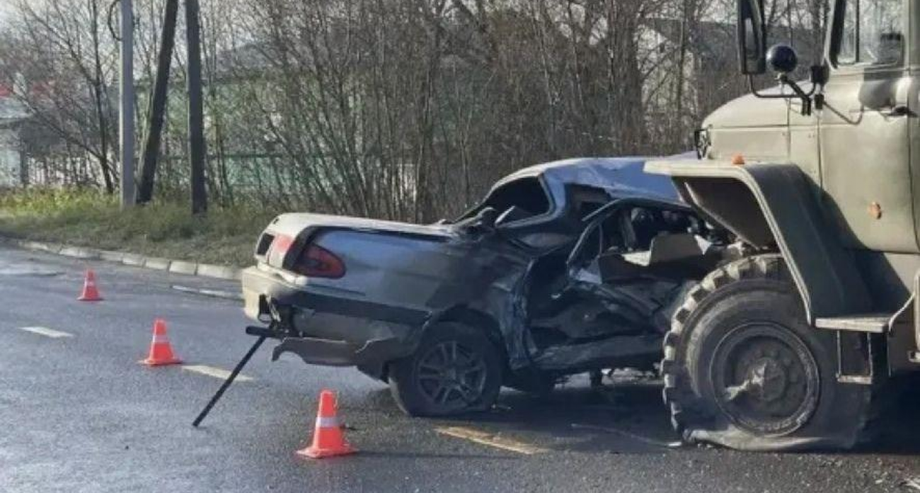 «Волга» влетела в «Урал» на встречке: 34-летний водитель погиб на месте в Палехе
