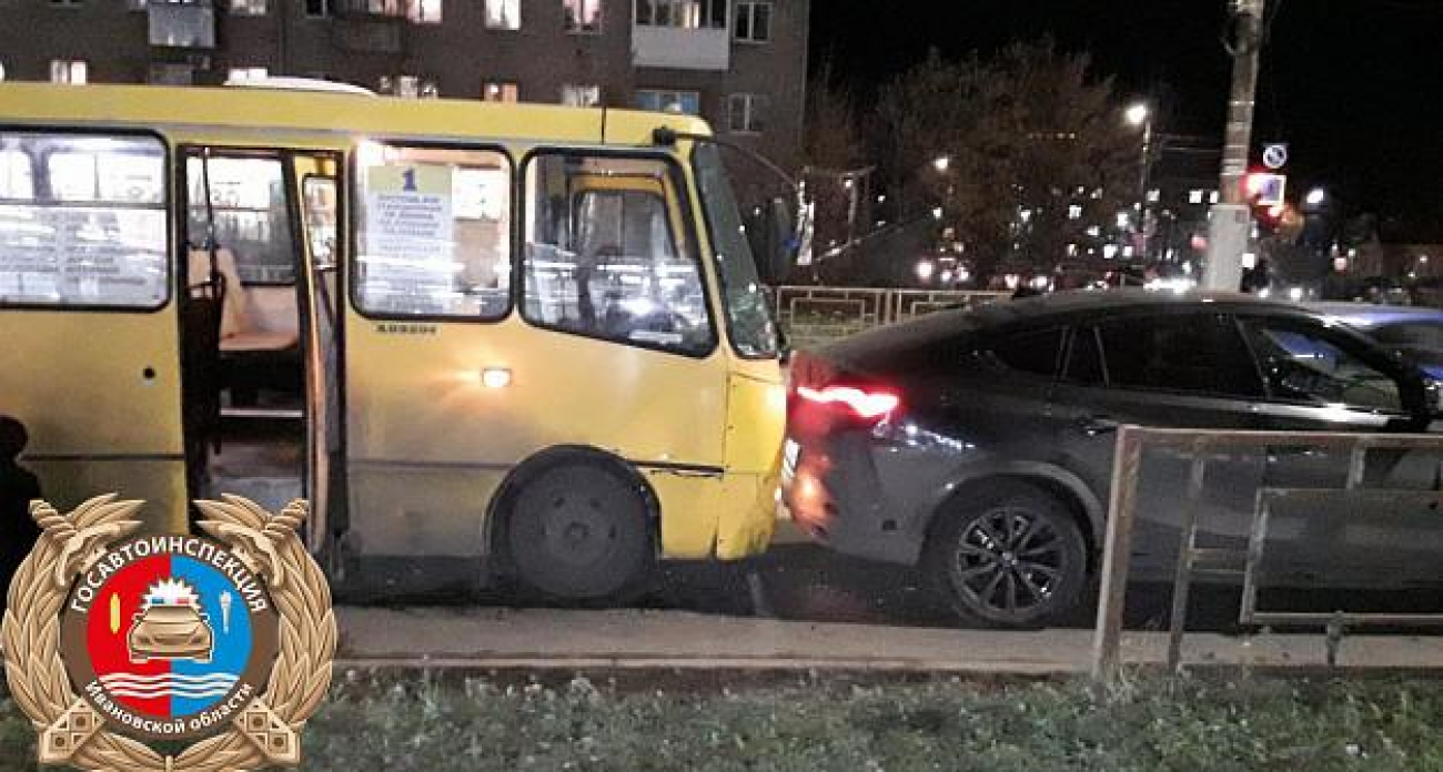 Автобус № 1 протаранил BMW на Ташкентской: две 16-летние школьницы в больнице