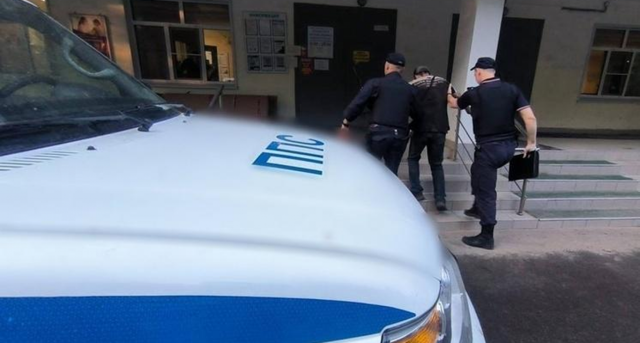 Полгода воевал с нарушителями: иванович срывал номера с машин и выбрасывал их