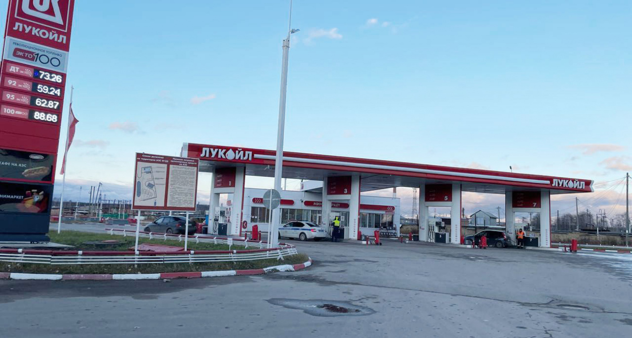 Механик с 30-летним стажем объяснил, какой бензин на самом деле продлевает жизнь двигателю