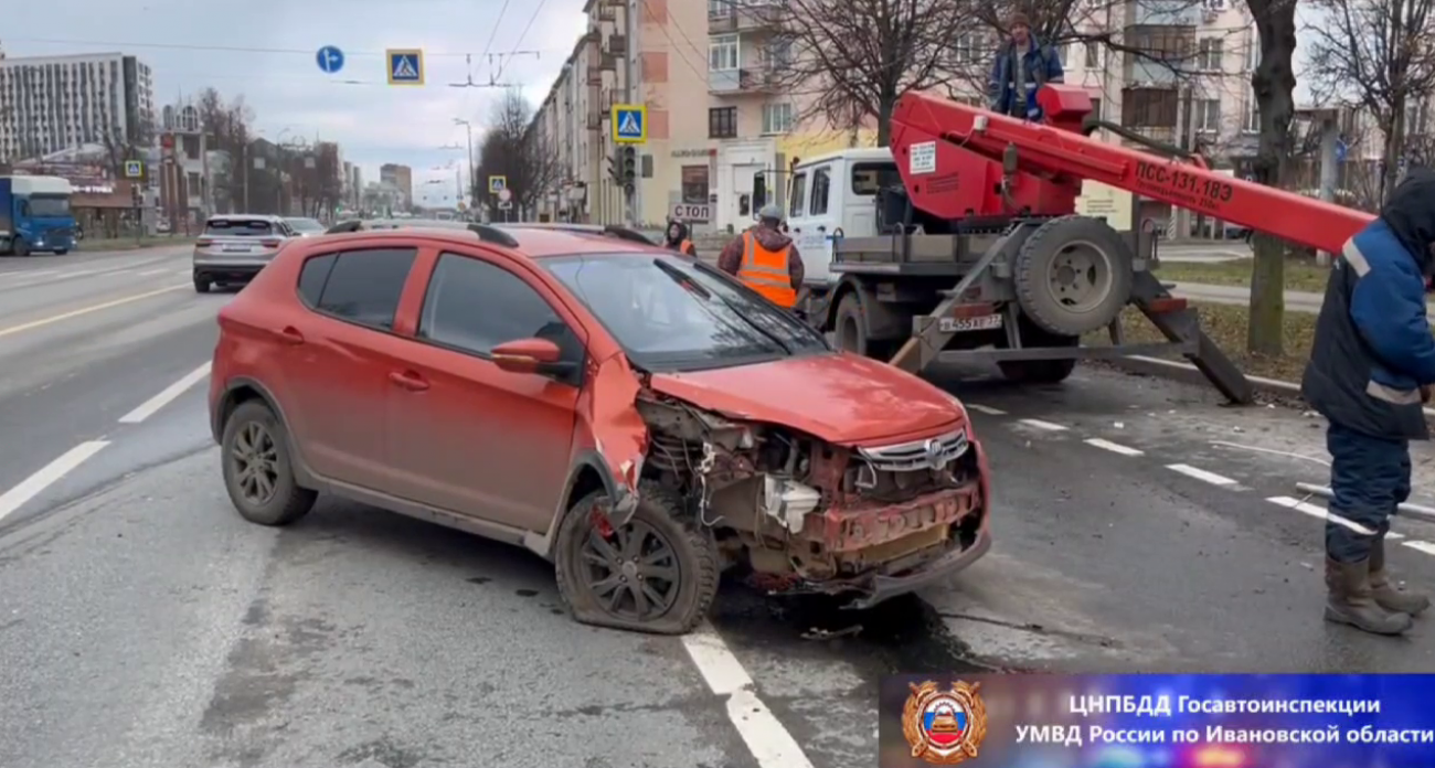 Рецидивистка без прав в 7 утра пьяной снесла столб: отказалась от освидетельствования