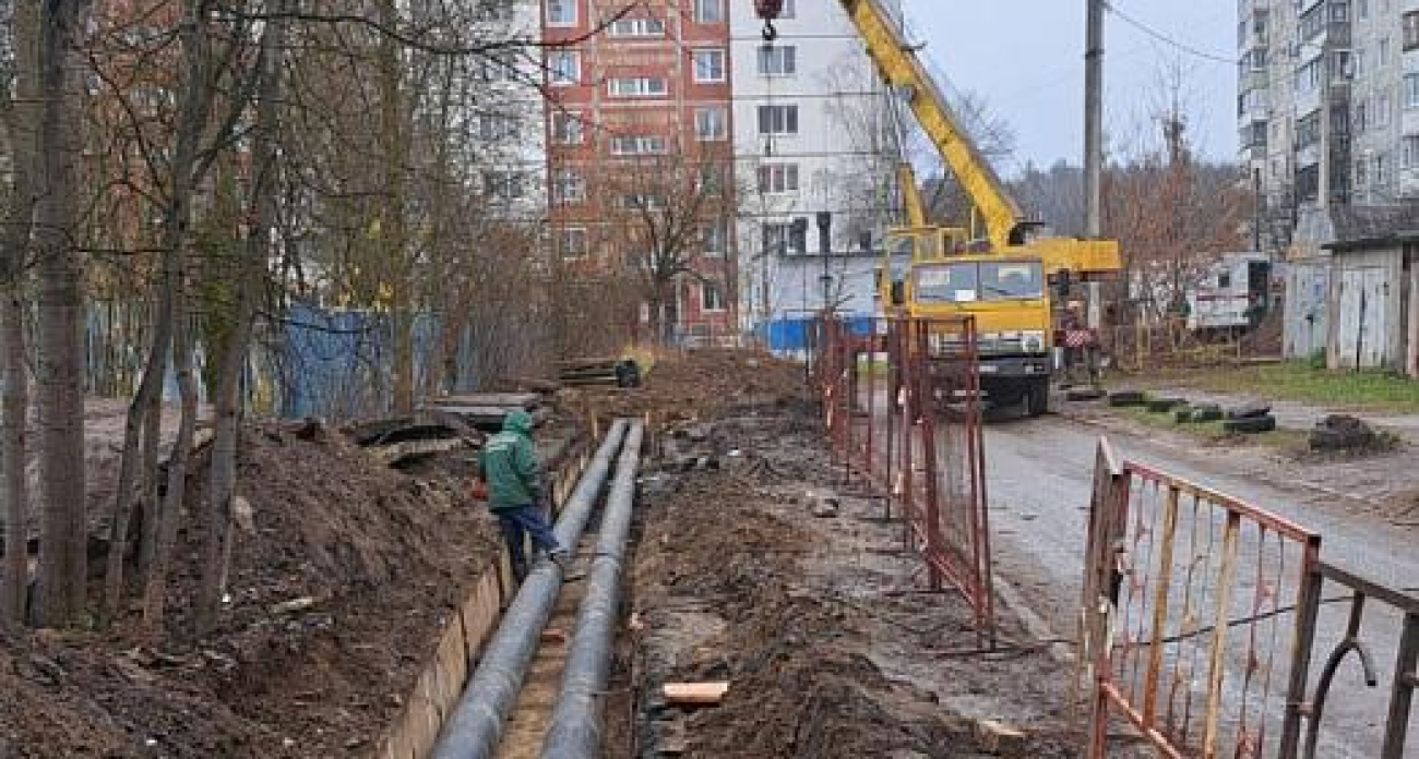 140 метров новых труб: в Суховке завершают последний ремонт теплосетей года ради трёх школ